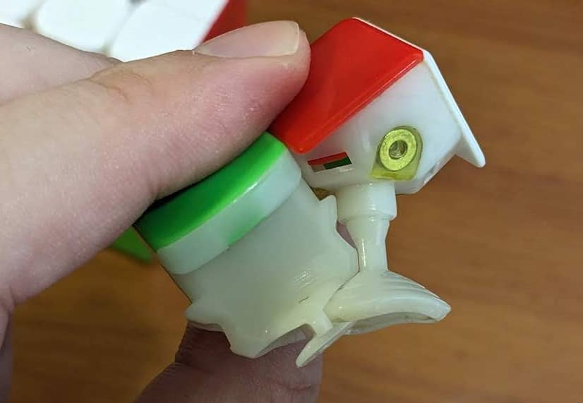 How an edge piece and a corner piece contact